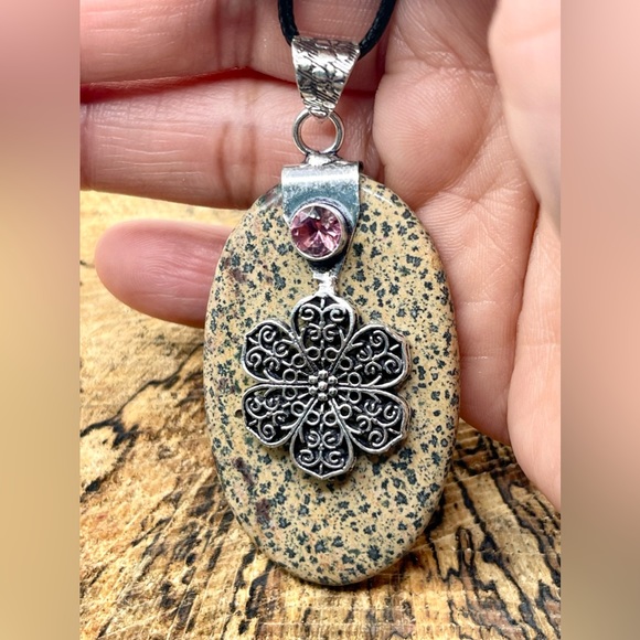 Large Dalmatian Stone Crystal Pendant 2 1/2” - Picture 6 of 11